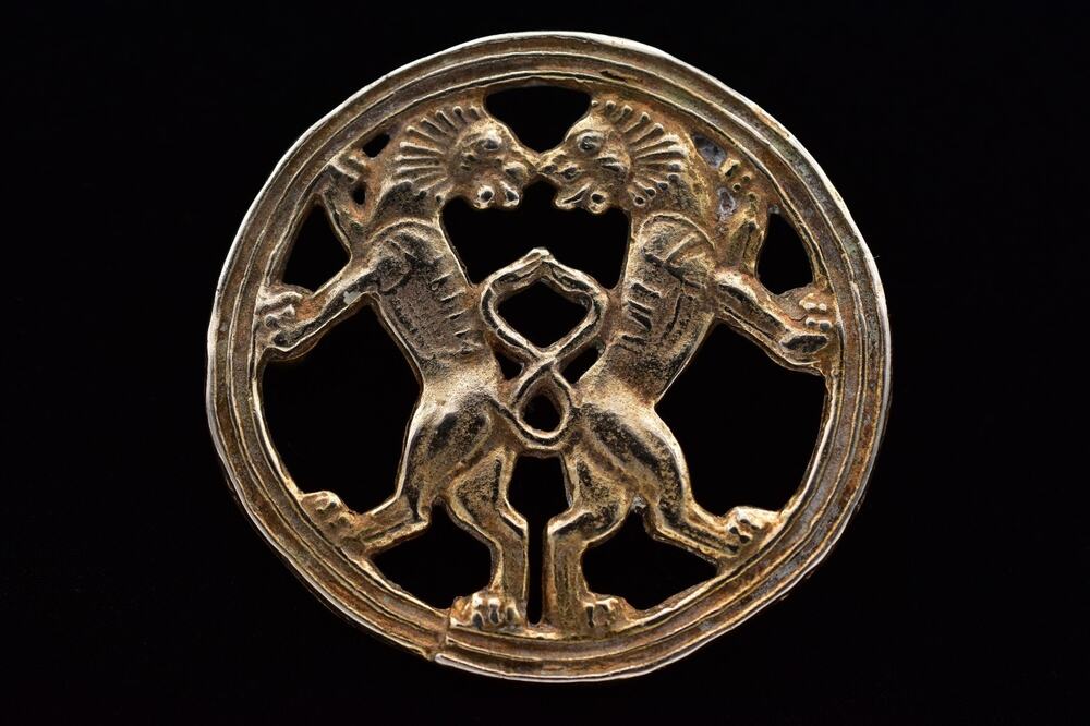 Vintage MMA Metropolitan Museum of Art Brooch Twin Beast Persian Lion Gold BinAC